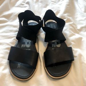 Sorel Ella flat sandal, size 8, black